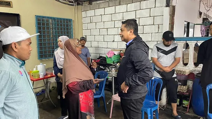 Penyerahan Sumbangan Wang Ehsan Kepada Mangsa Ribut