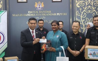 PENYERAHAN BANTUAN PERAYAAN DEEPAVALI YAYASAN PENYAYANG ISKANDAR PUTERI BAGI SESI 1