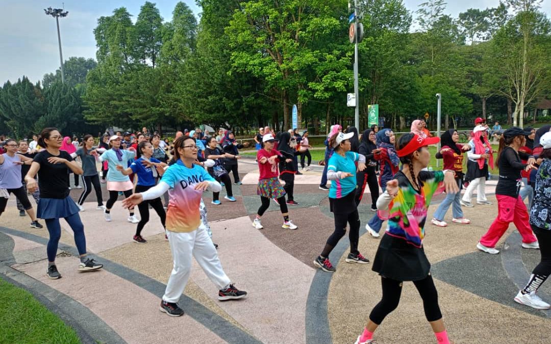 SAMBUTAN HARI SUKAN NEGARA : SENAM SIHAT LETS FIT & FUN YAYASAN PENYAYANG ISKANDAR PUTERI