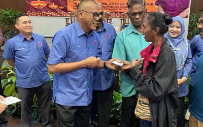PENYERAHAN BANTUAN PERAYAAN DEEPAVALI YAYASAN PENYAYANG ISKANDAR PUTERI BAGI SESI 3