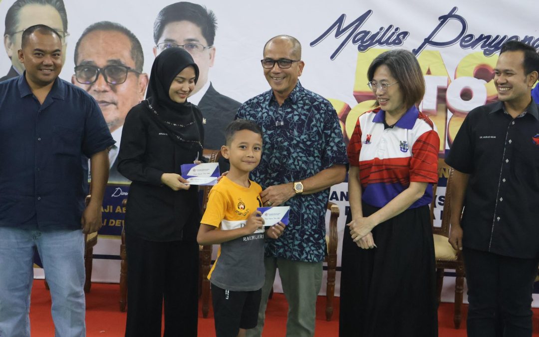 PENYERAHAN BANTUAN BACK TO SCHOOL YAYASAN PENYAYANG ISKANDAR PUTERI PARLIMEN TEBRAU