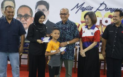 PENYERAHAN BANTUAN BACK TO SCHOOL YAYASAN PENYAYANG ISKANDAR PUTERI PARLIMEN TEBRAU
